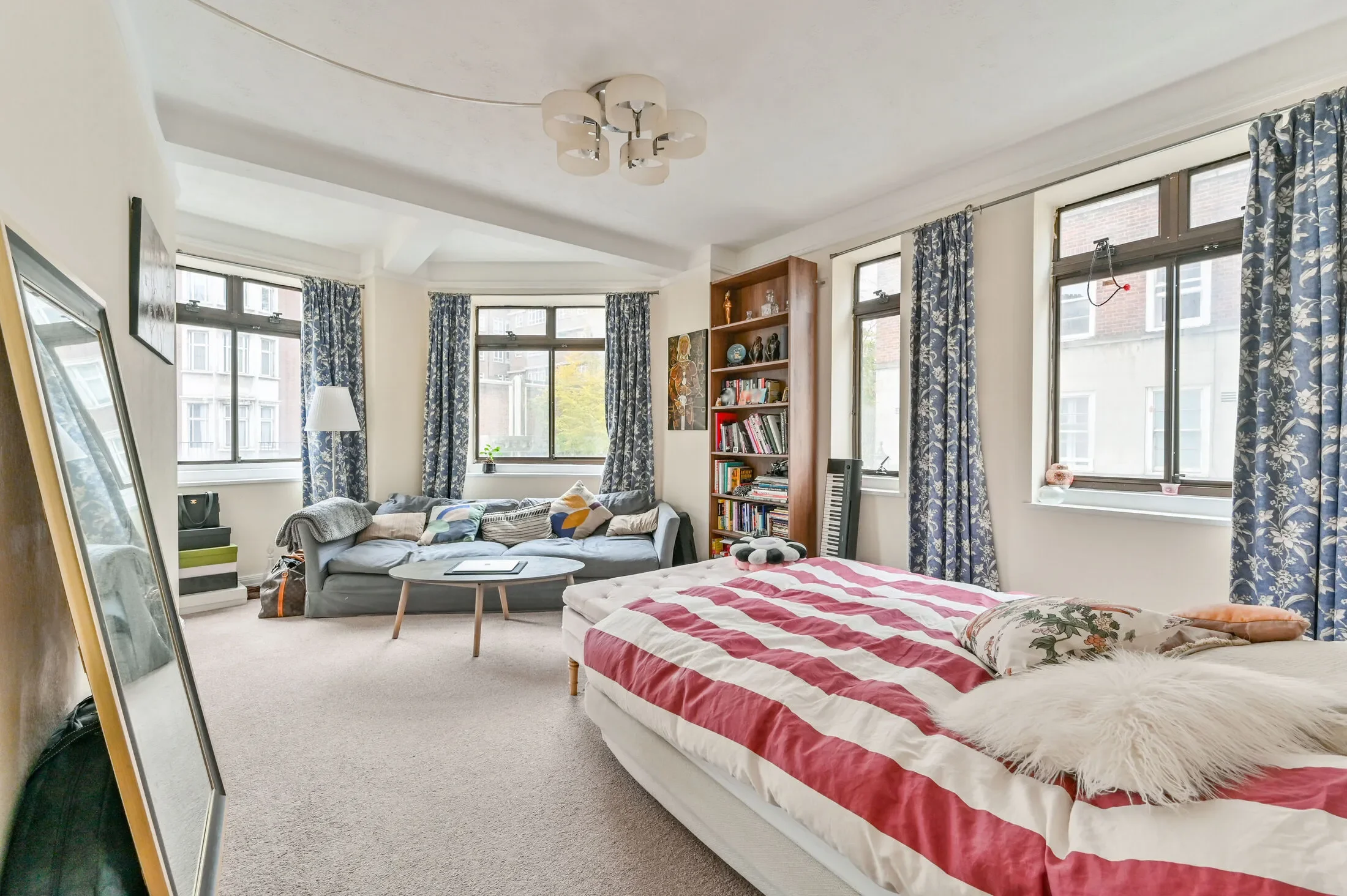 Flat Upper Berkeley Street in City of Westminster