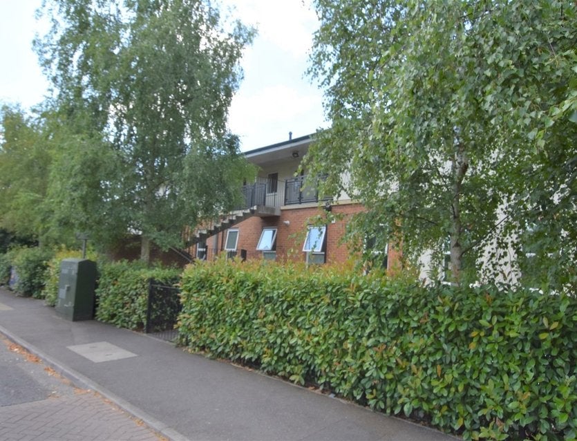 Flat Admiralty Close in Greater London