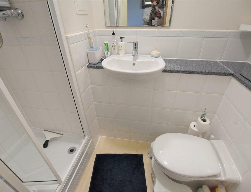 Flat Admiralty Close in Greater London