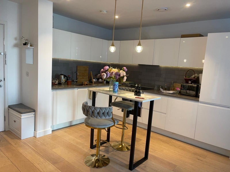 Room Schooner Road in Greater London