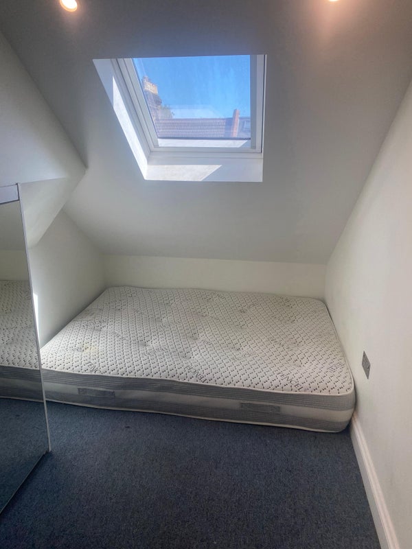 Flat Second Avenue in Greater London