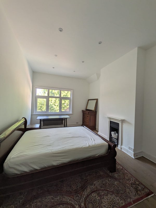Room Kings Road in Ascot