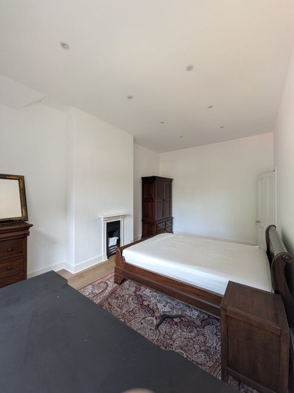 Room Kings Road in Ascot