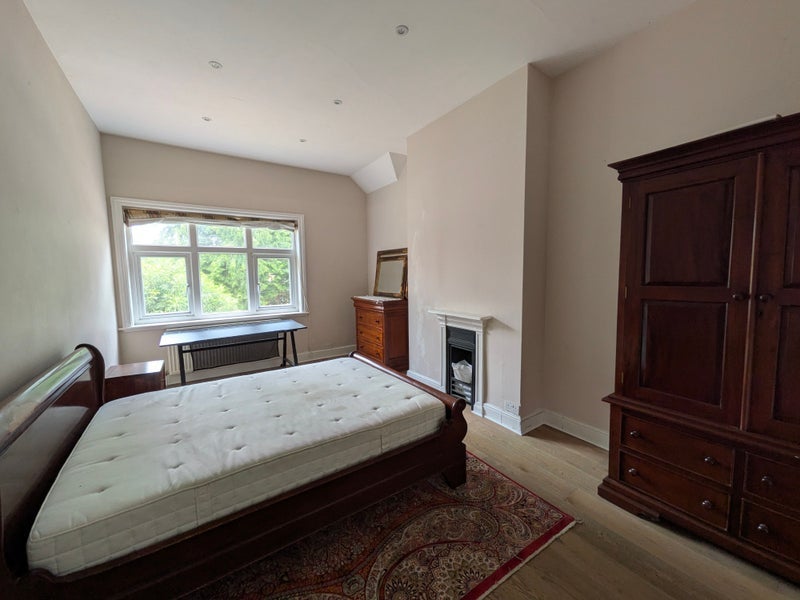 Room Kings Road in Ascot