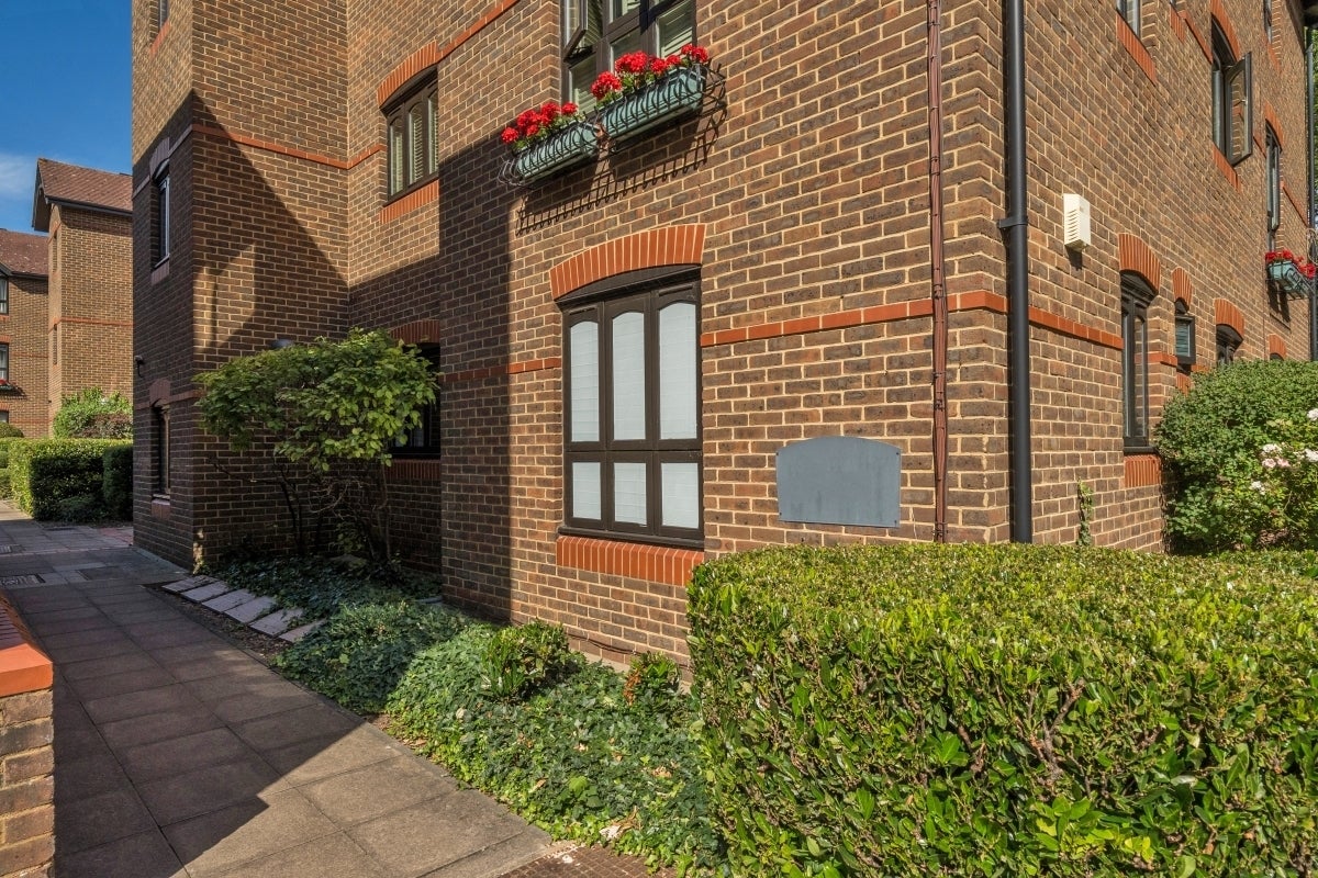 Flat Sheet Street in Windsor