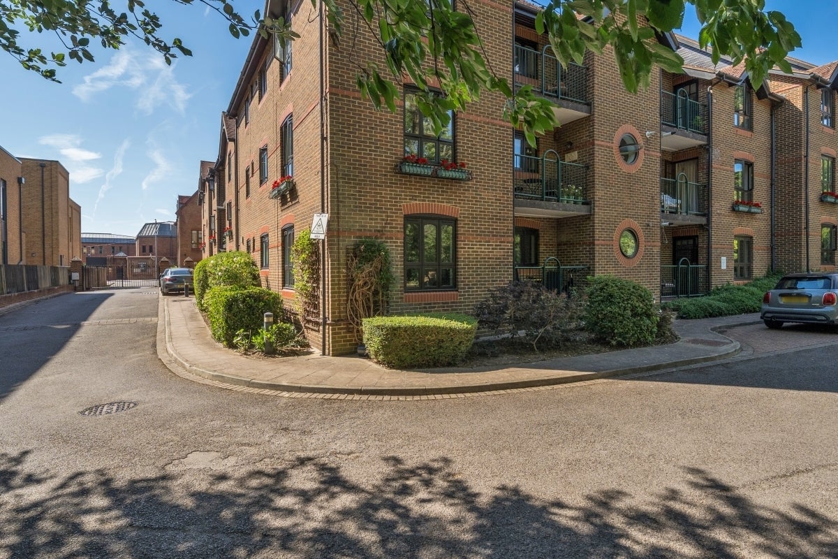 Flat Sheet Street in Windsor