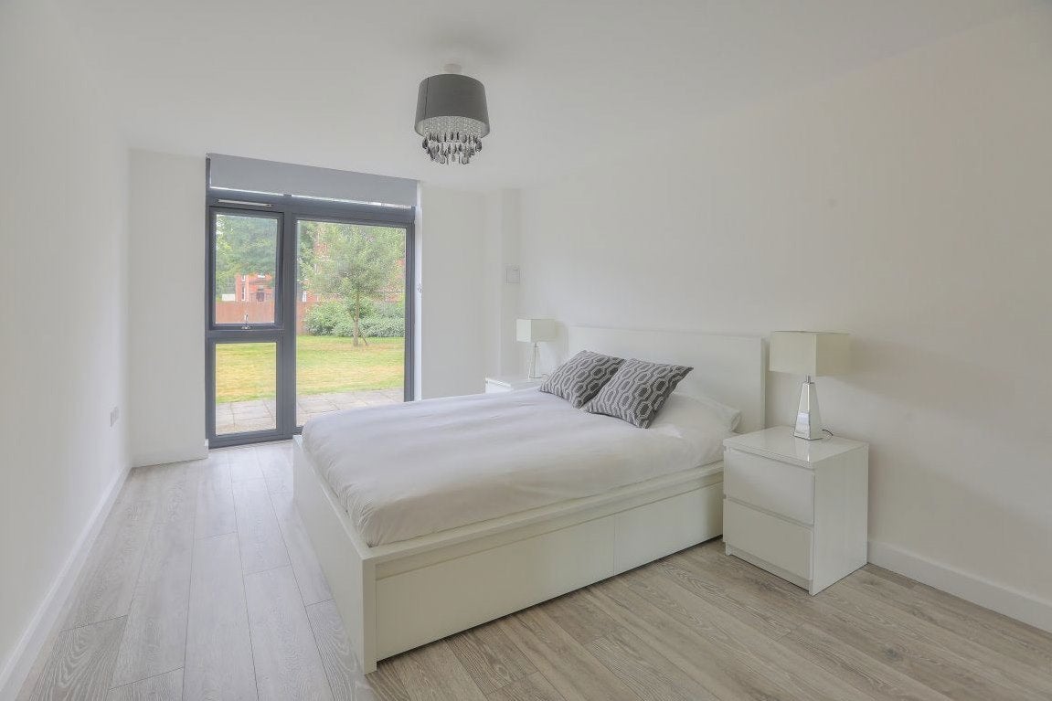 Flat Newsom Place in St Albans
