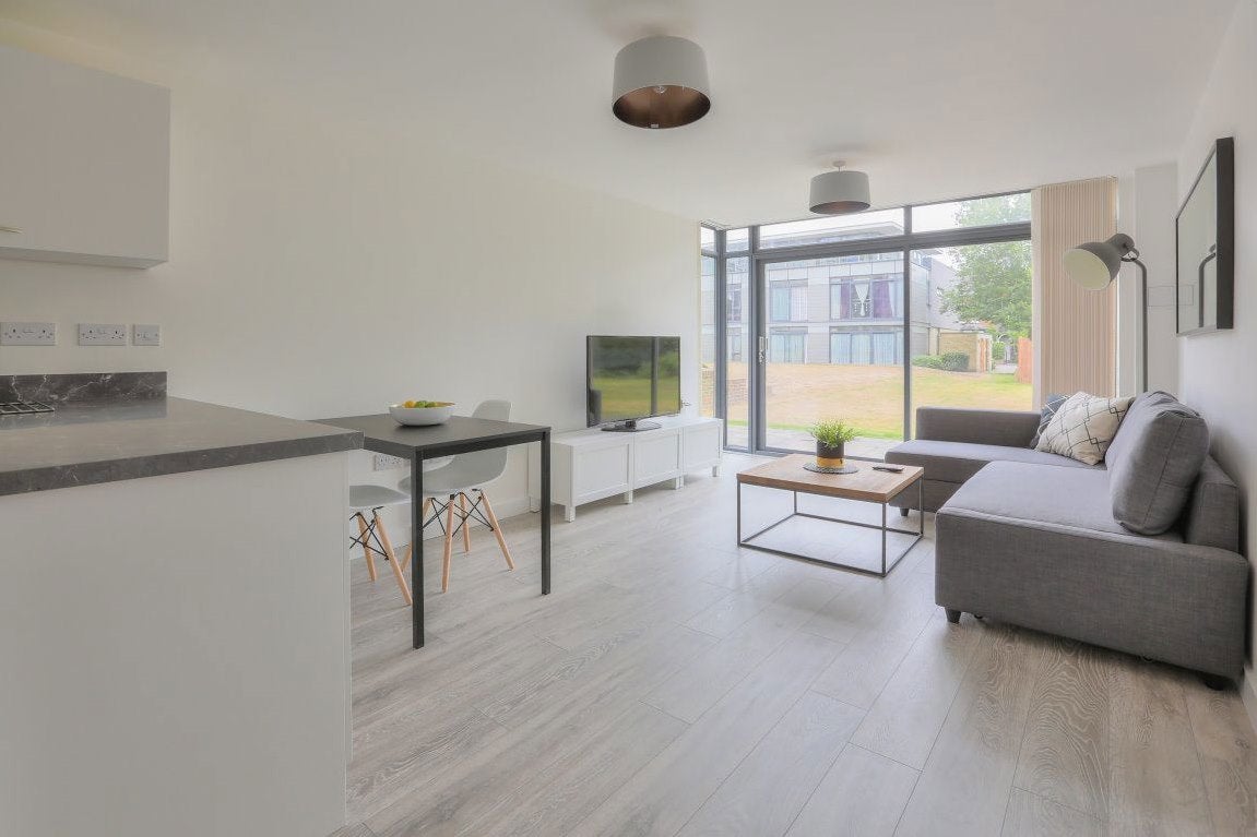 Flat Newsom Place in St Albans