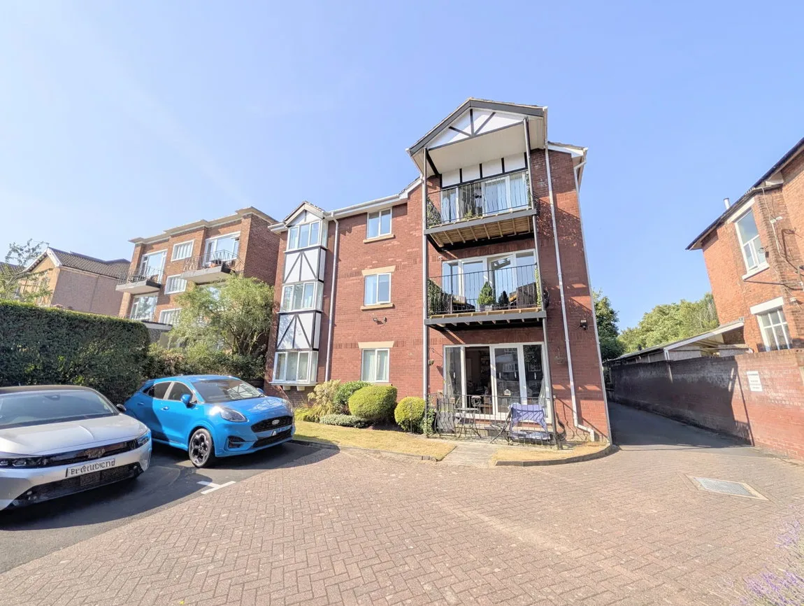 Flat Alexandra Road in Southport