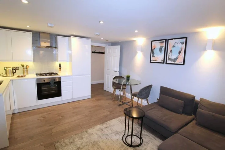Flat Vauxhall Bridge Road in City of Westminster
