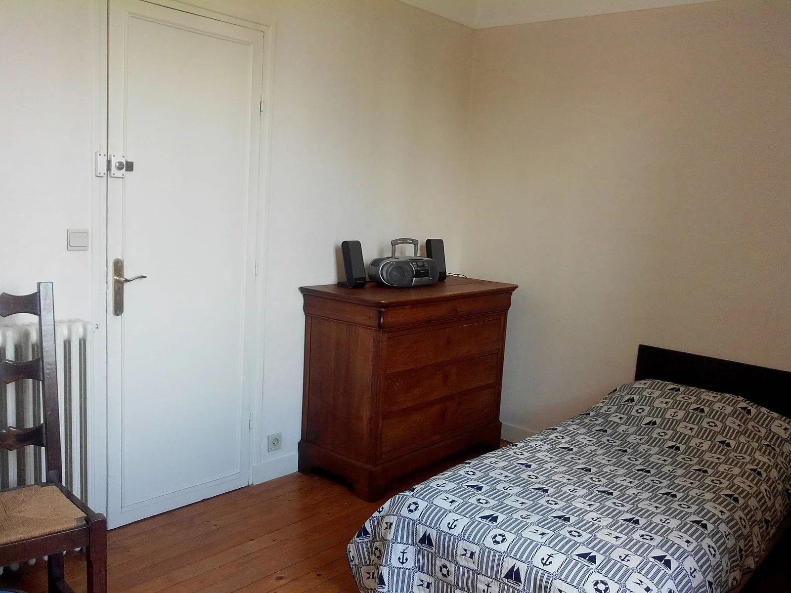Room Rue de Verdun in Mantes-la-Jolie