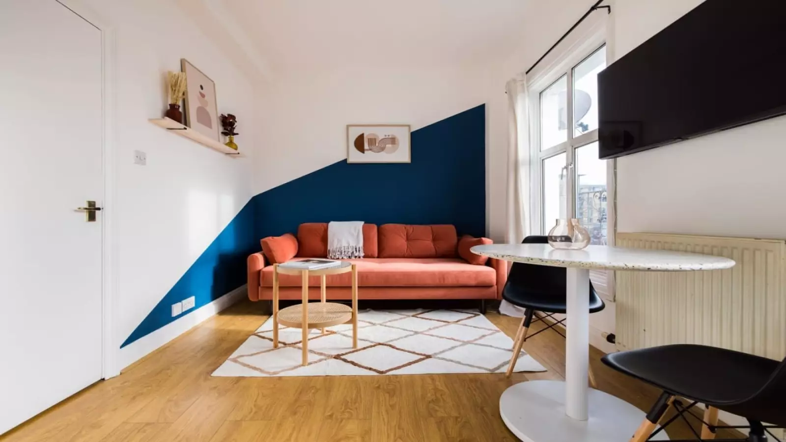 Flat Devonport Road in Greater London