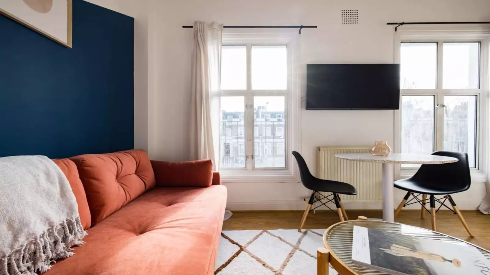 Flat Devonport Road in Greater London