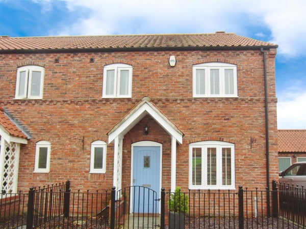 Flat Riverside Court in Cawood