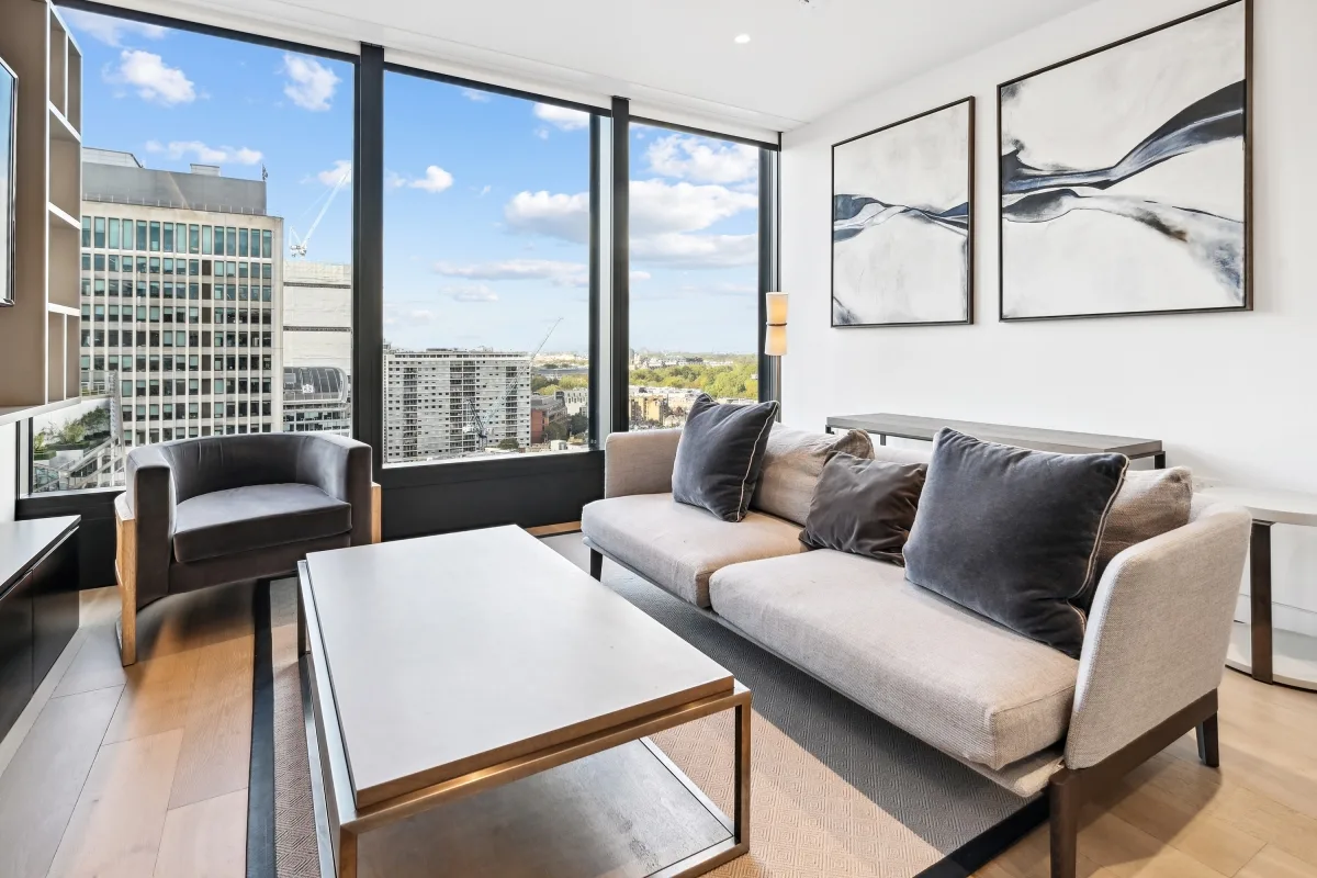 Flat Spenser Street in City of Westminster