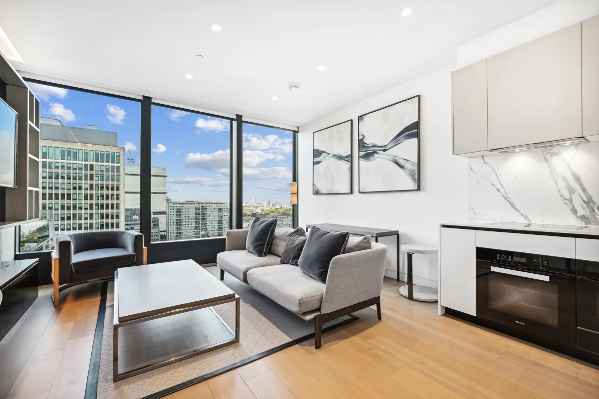 Flat Spenser Street in City of Westminster