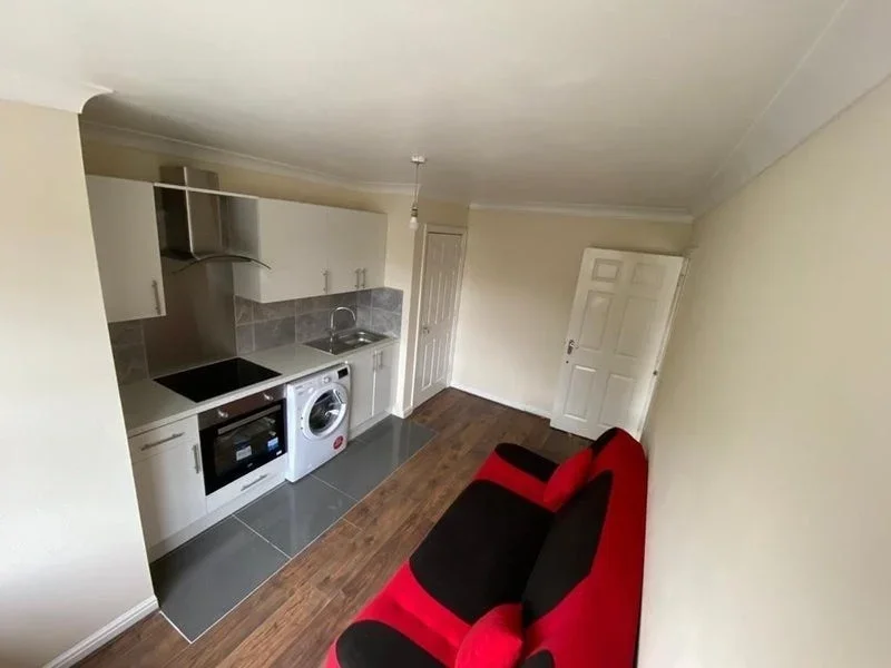 Flat Byron Road in Greater London