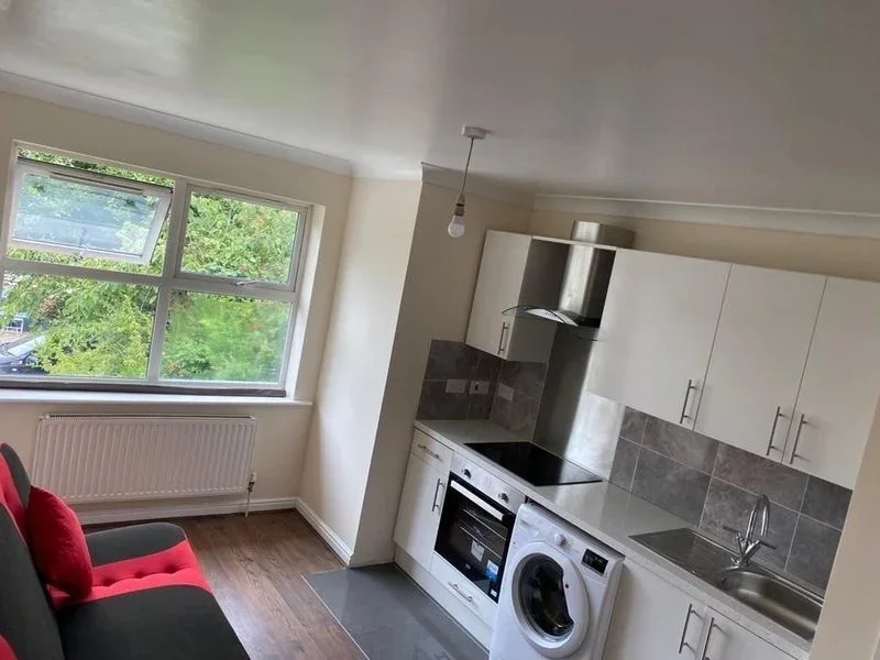 Flat Byron Road in Greater London