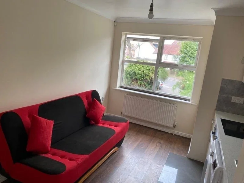 Flat Byron Road in Greater London