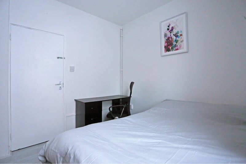 Room Turin Street in Greater London