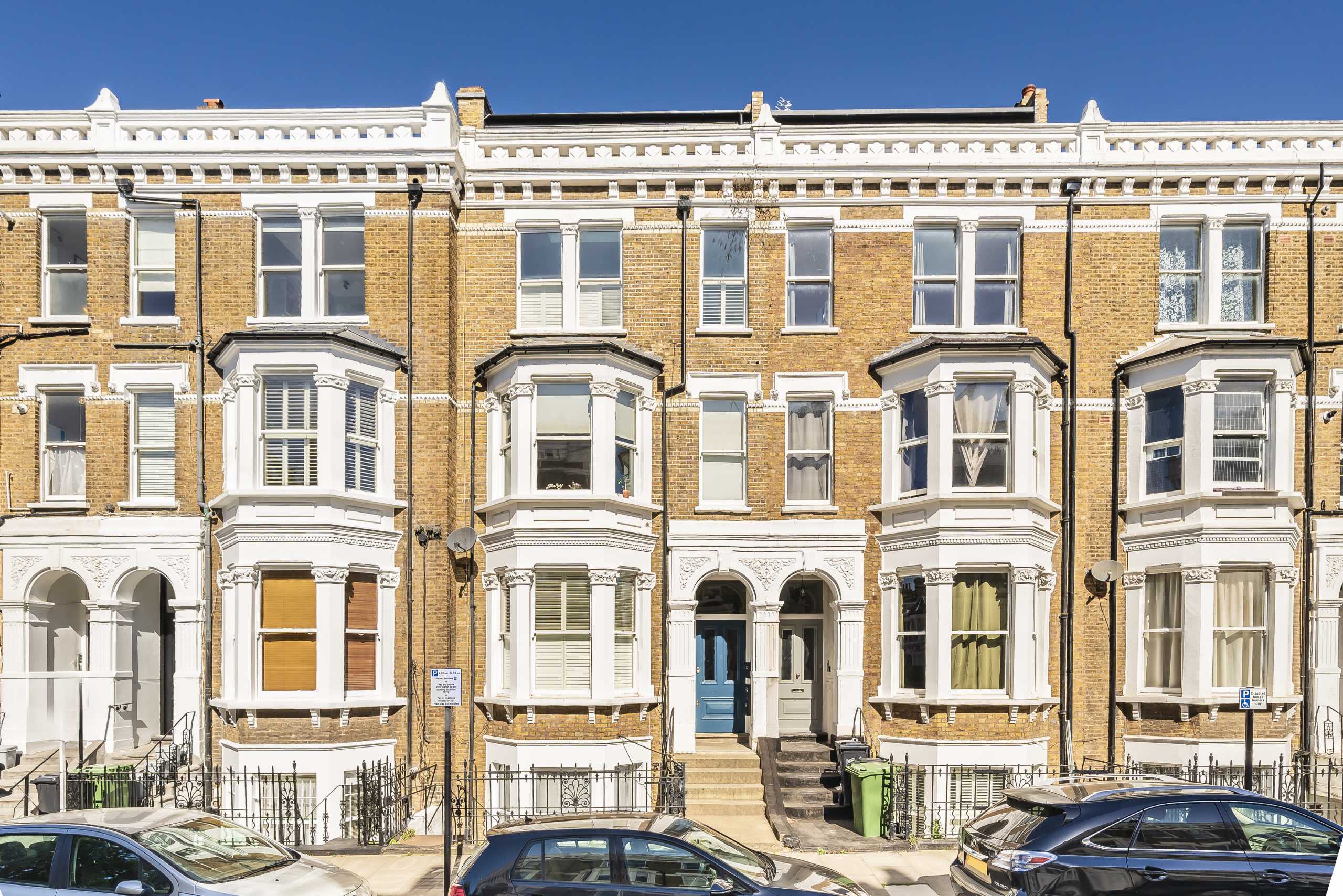 Flat Bolingbroke Road in Greater London