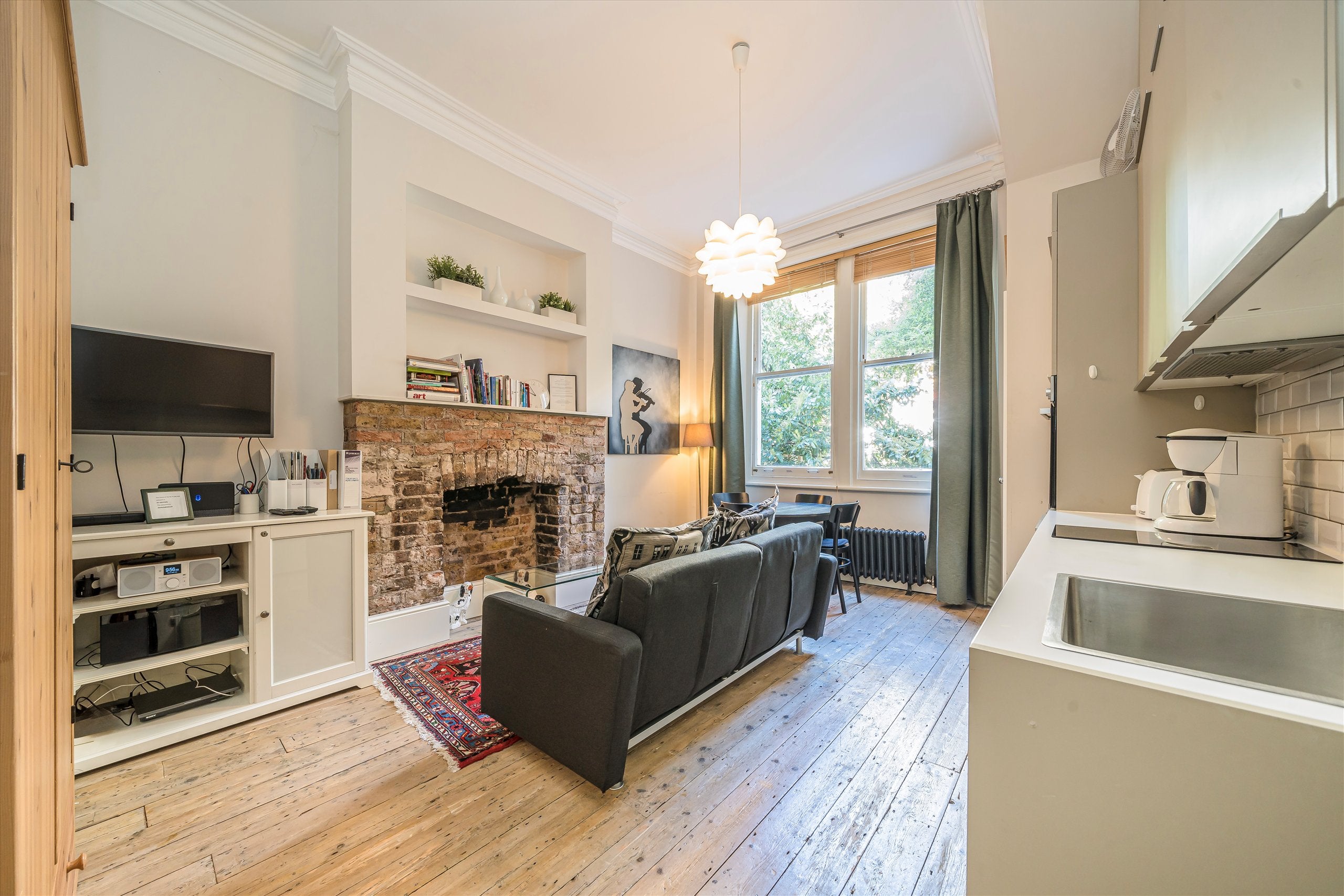 Flat Bolingbroke Road in Greater London
