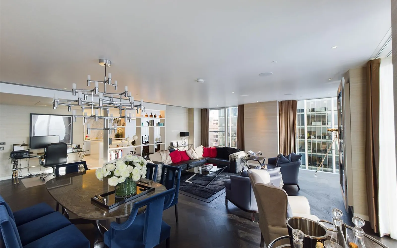 Flat Silk Street in City of London