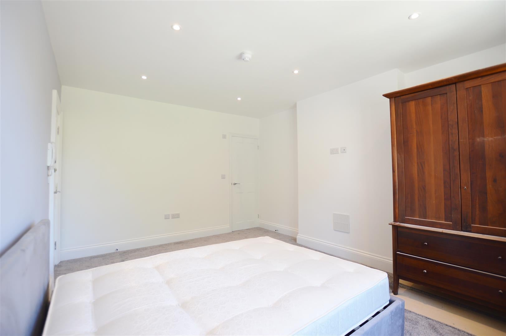 Room Craven Road in Reading