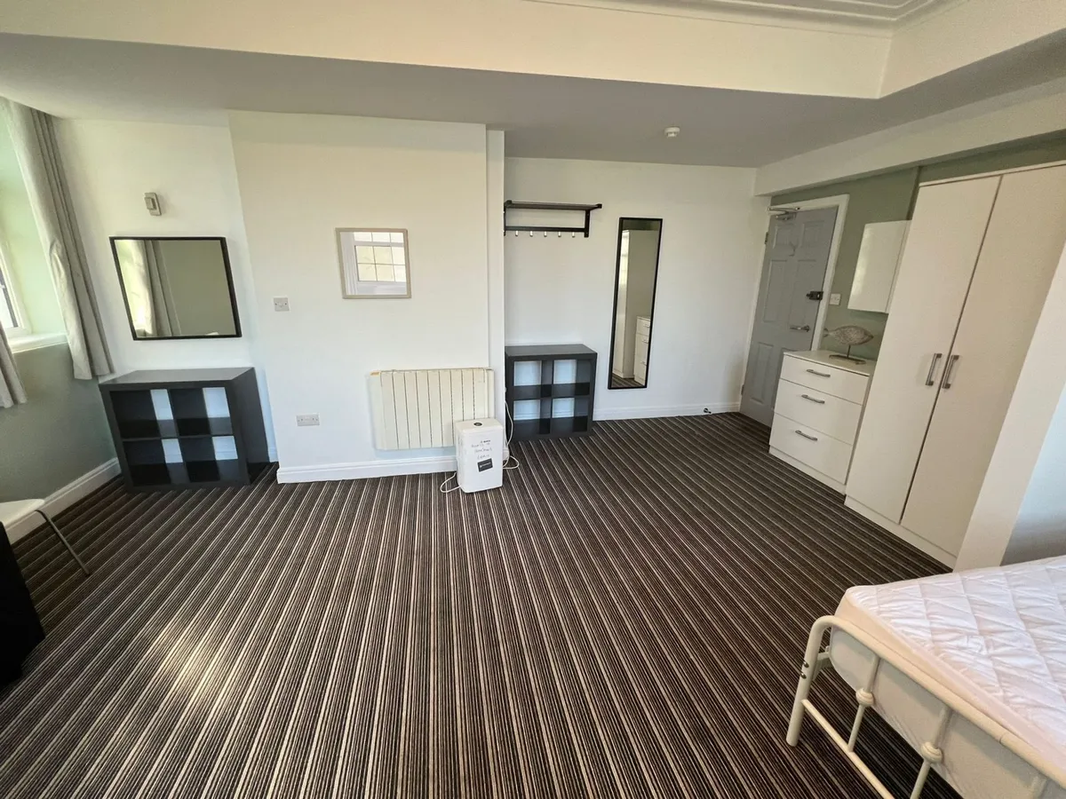 Room Lower Church Street in Widnes