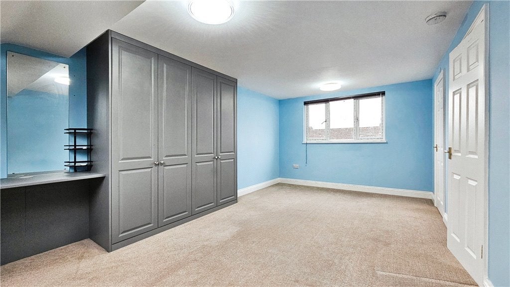 Flat Parkside Place in Borough of Spelthorne