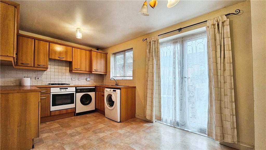 Flat Parkside Place in Borough of Spelthorne