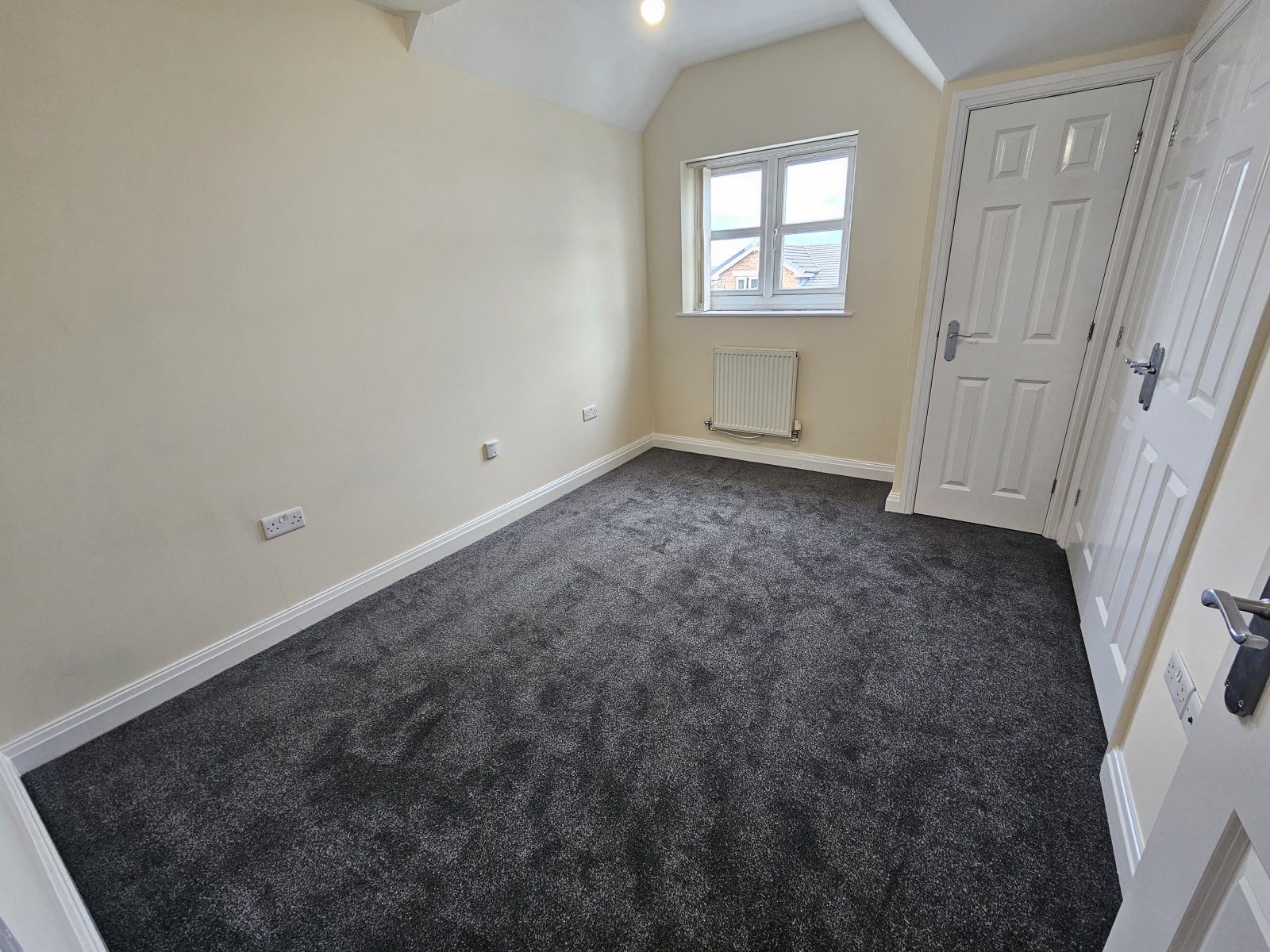 Flat Halifax Road in Kirklees