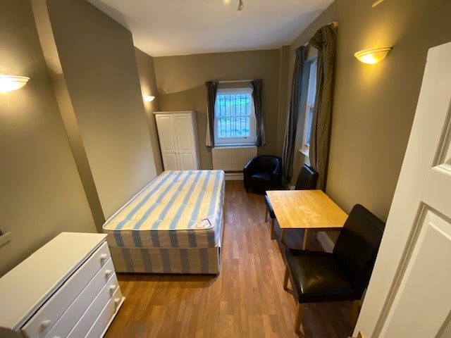 Room St Stephen's Gardens in London