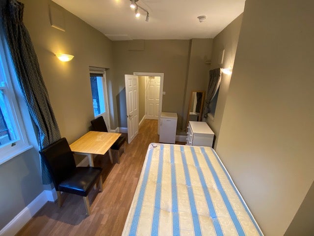 Room St Stephen's Gardens in London