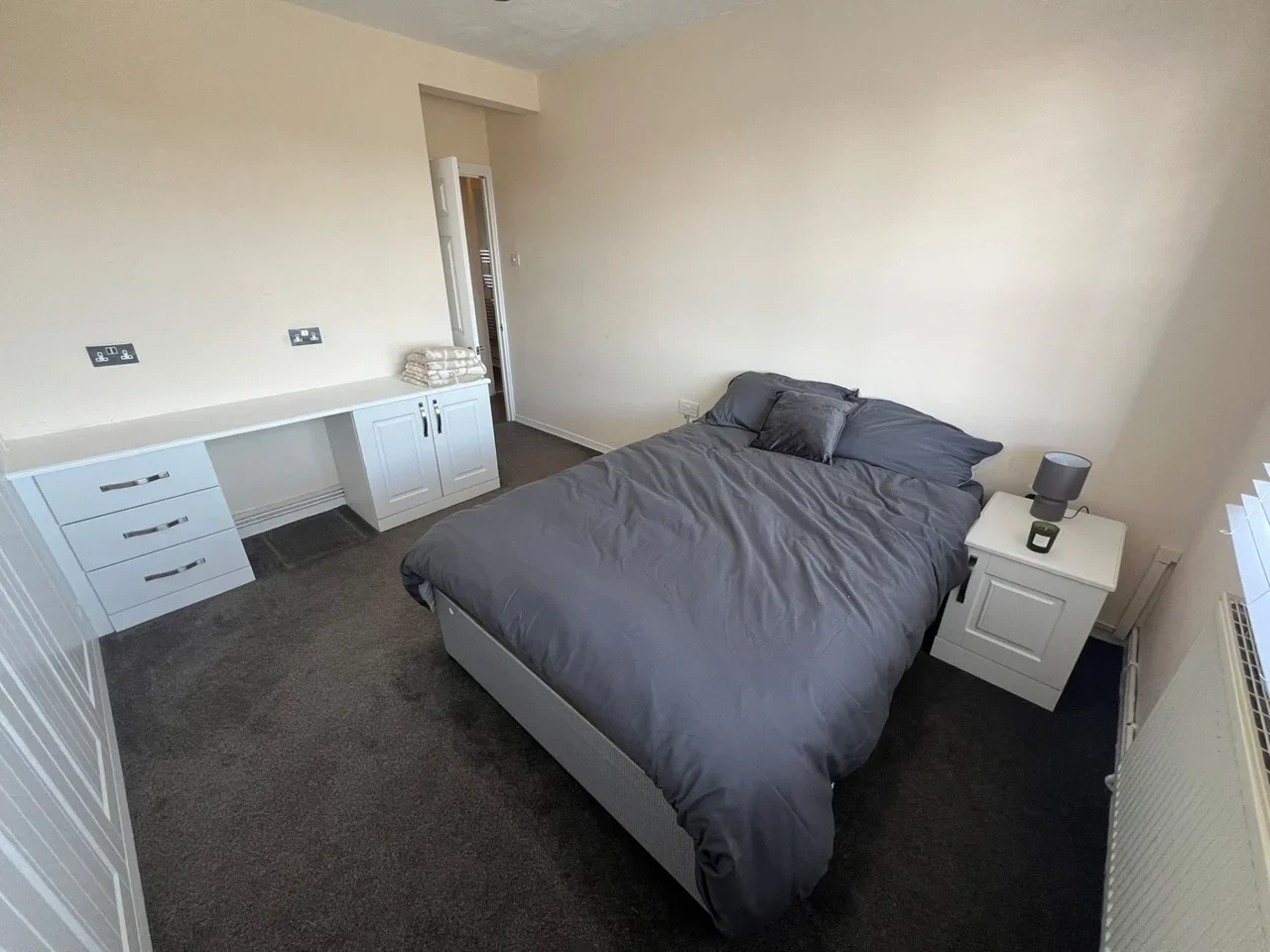 Flat Eastern Avenue West in Greater London