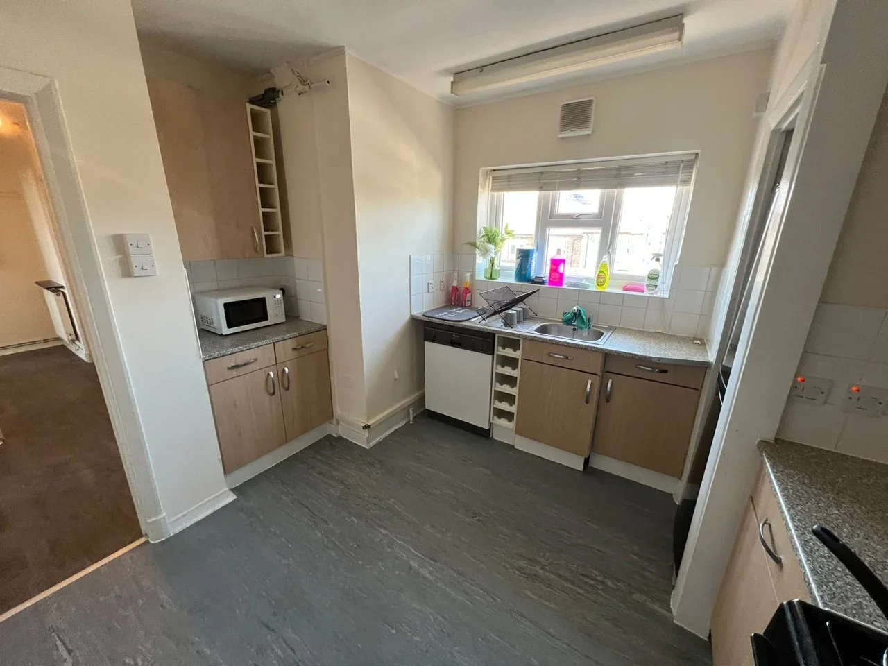 Flat Eastern Avenue West in Greater London
