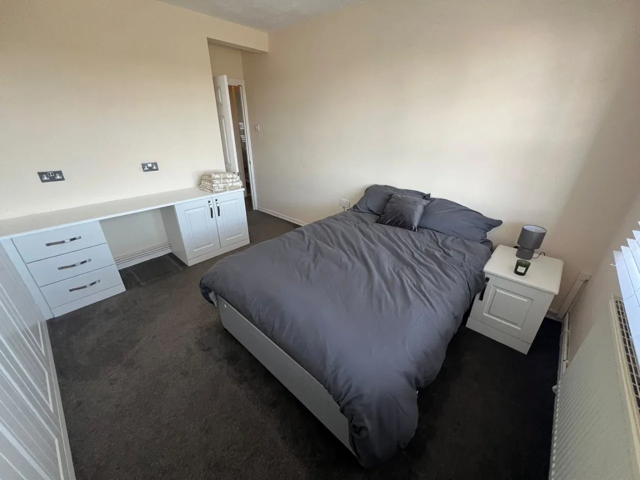 Flat Eastern Avenue West in Greater London