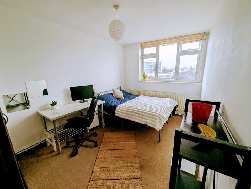 Room Hassett Road in Greater London