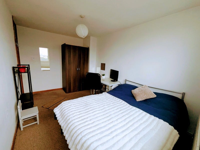 Room Hassett Road in Greater London