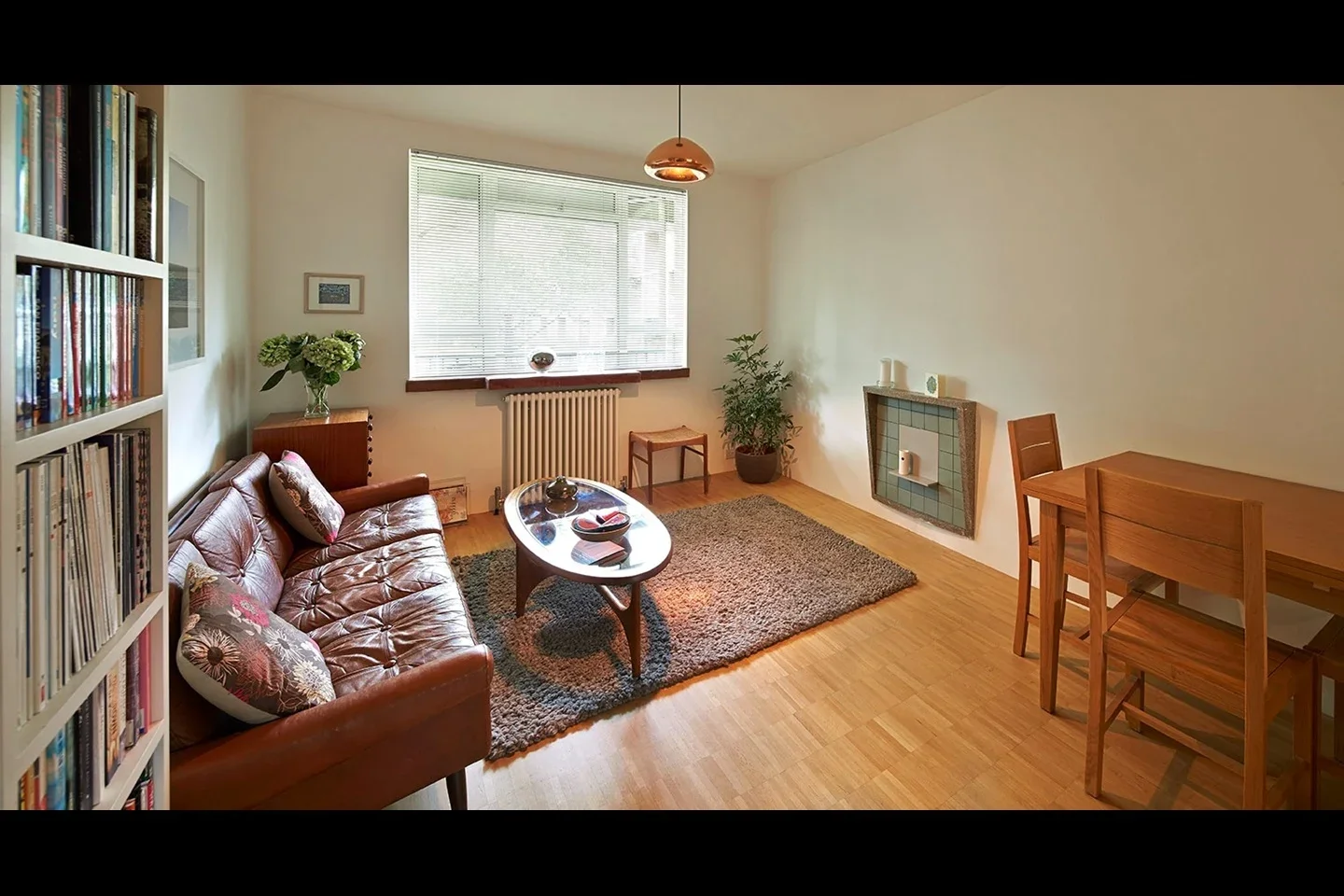 Flat Wynford Road in Greater London