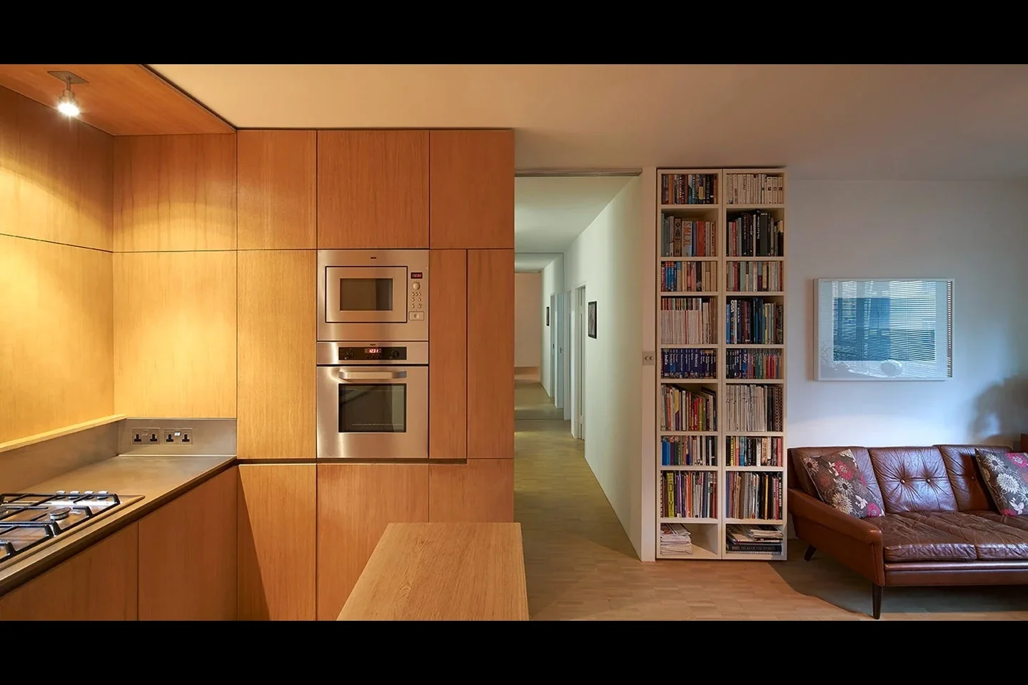Flat Wynford Road in Greater London