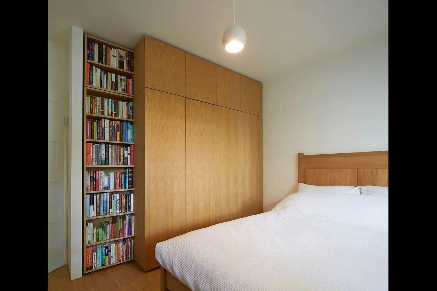 Flat Wynford Road in Greater London