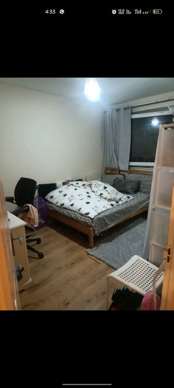 Room Burdett Road in Greater London