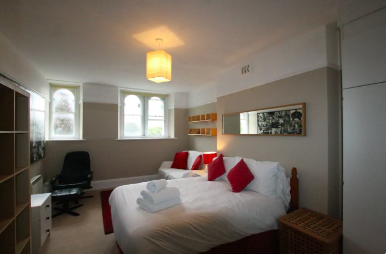 Room Victoria Square in Bristol