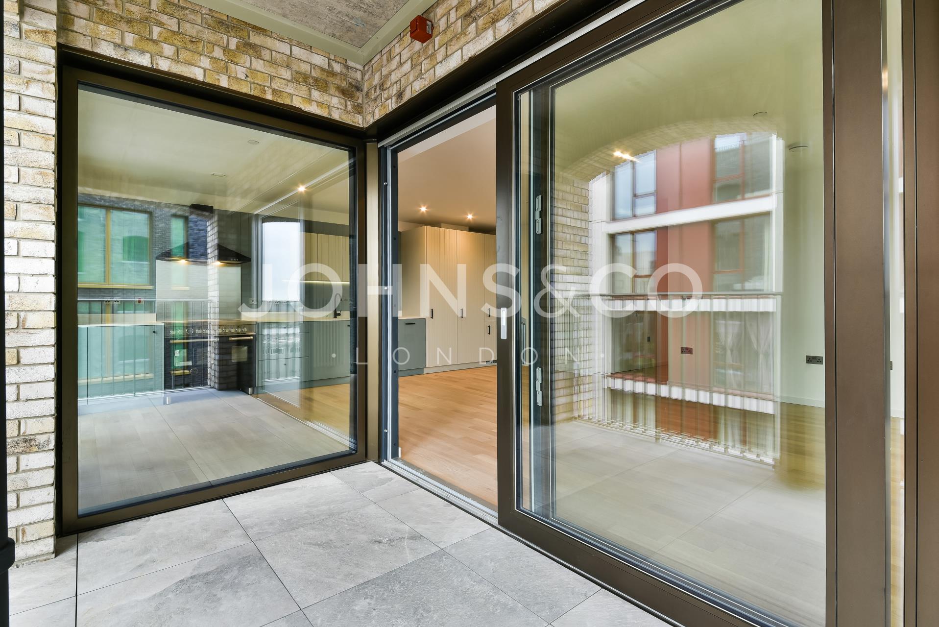Flat Bradshaw Yard in Greater London
