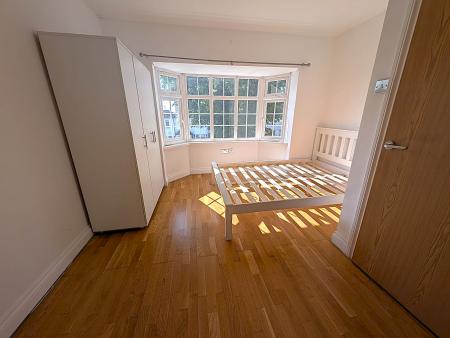 Flat Selborne Gardens in Greater London