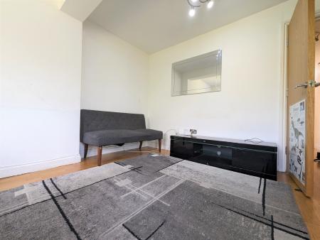 Flat Selborne Gardens in Greater London