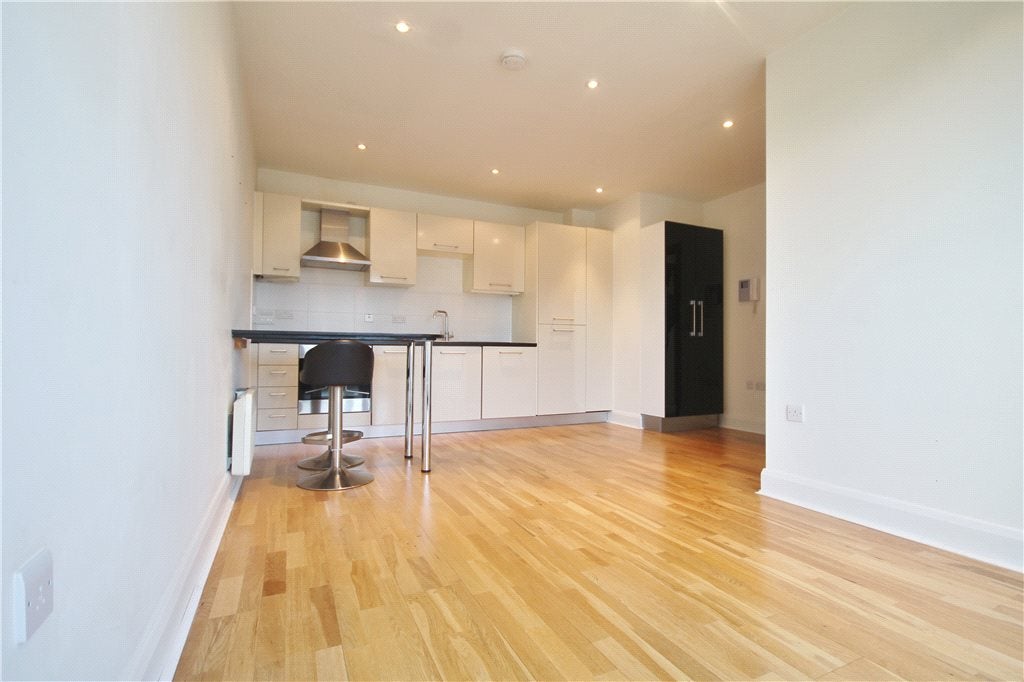 Flat Exchange Square in Greater London
