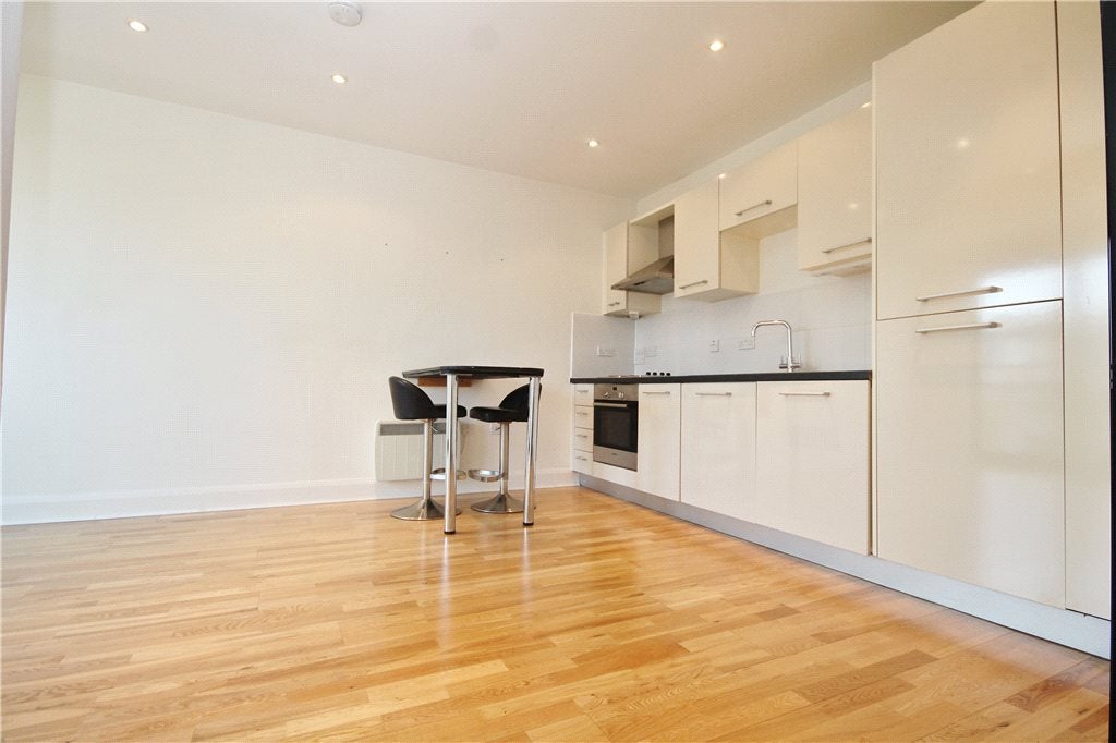 Flat Exchange Square in Greater London