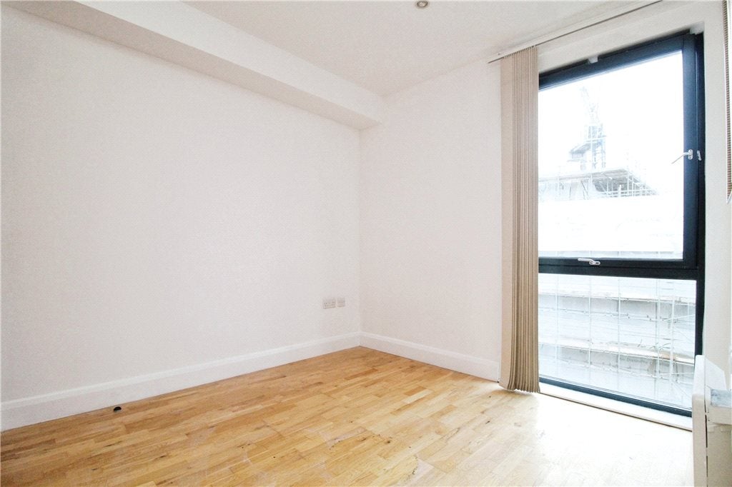 Flat Exchange Square in Greater London